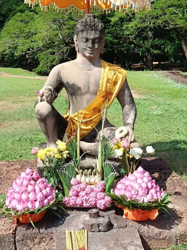 Guida privata italiana indica la statua del Re Lebroso